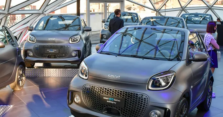 Smart Fortwo EQ 2020: debutta la Cabrio Suitegrey, ecco i prezzi