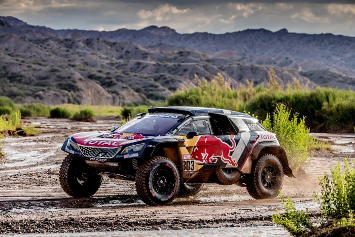 Dakar 2018: a due giorni dal termine Peugeot resiste al comando