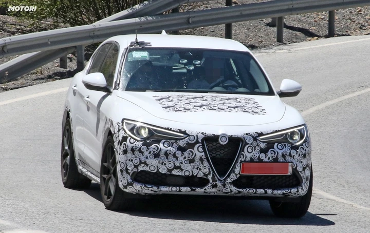 Alfa Romeo Stelvio restyling: le foto spia