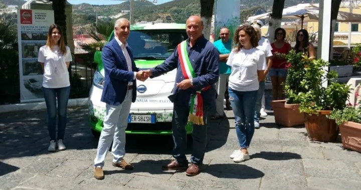 Nissan e-NV200: un taxi elettrico per l'Isola di Ponza
