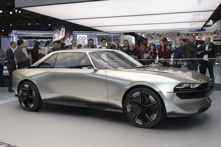 Peugeot e-Concept: coupé new rétro al Salone di Parigi