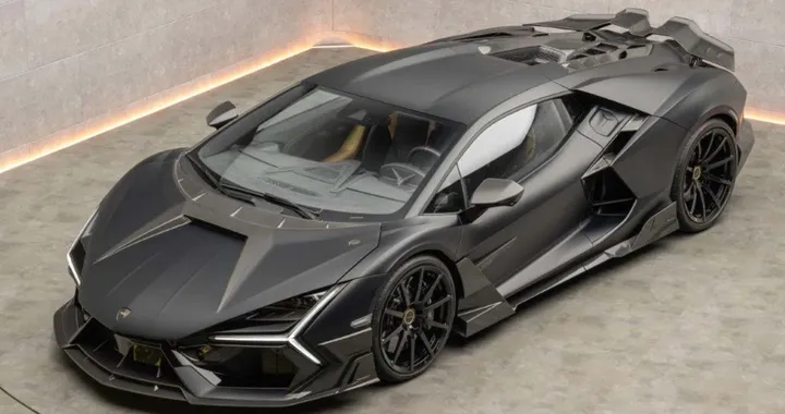 Lamborghini Revuelto 