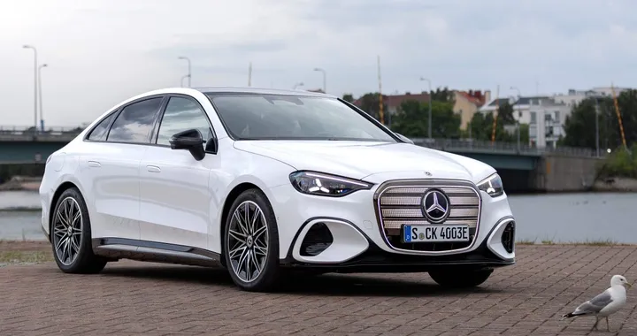 Mercedes C-Class EV 2026: 800 Volt, 330 kW di ricarica e 762 km