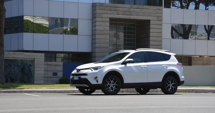 Toyota Rav 4 Hybrid: la prova su strada