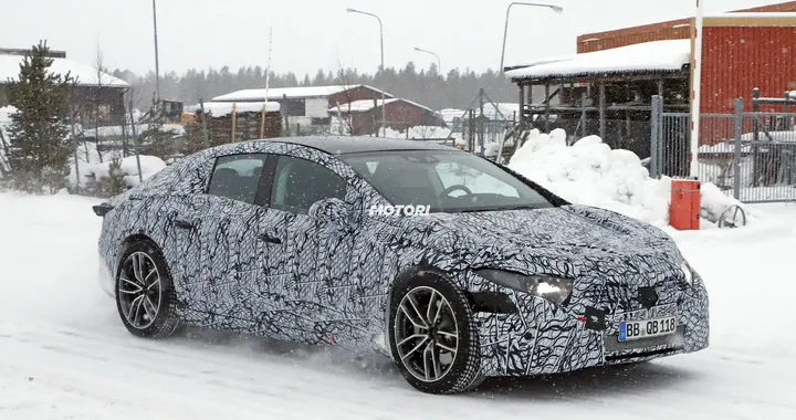 Mercedes-Benz EQS: le foto spia