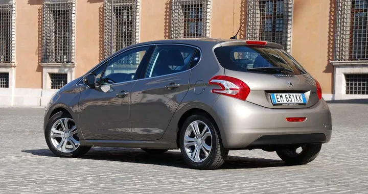 Peugeot 208 1.2 VTi: la prova su strada