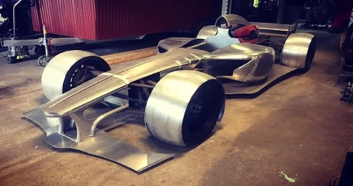 Una F1 stradale motorizzata Ferrari V12: idea folle? No, fattibile!