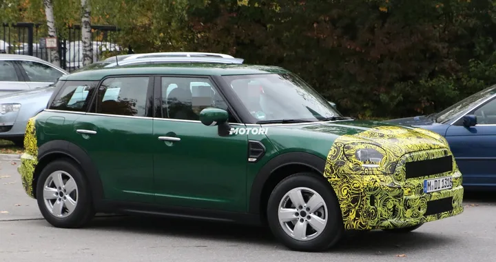Mini: le foto spia della Countryman restyling