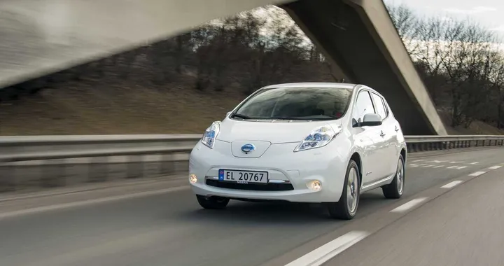 Nissan Leaf 2013: la frenata rigenerativa