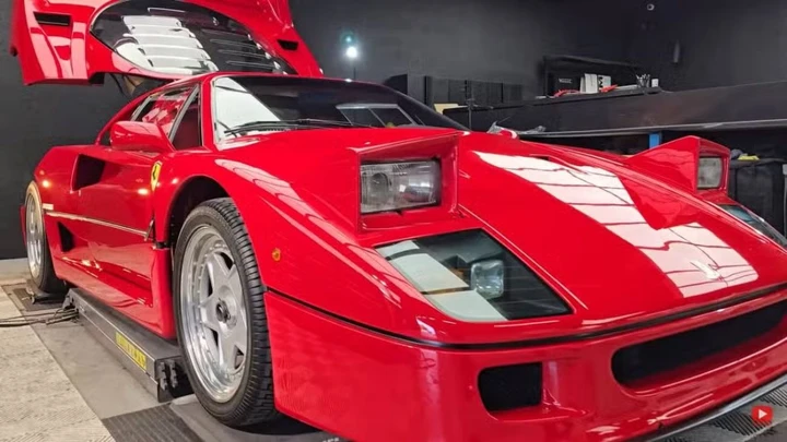 La Ferrari F40 di Nigel Mansell torna a risplendere: il restauro è completo [VIDEO]