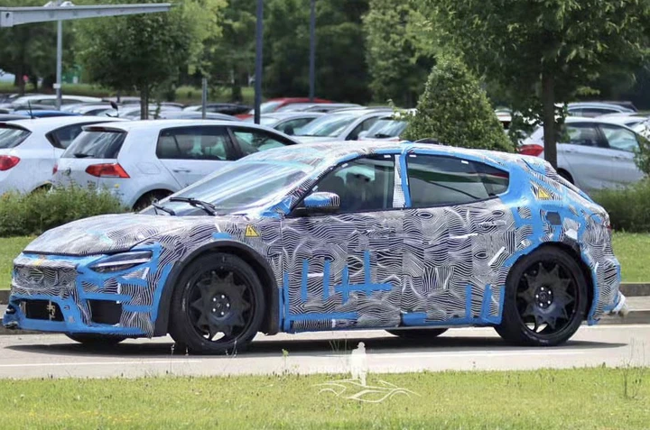 L'elettrico non convince, Ferrari rimanda il secondo modello alla spina
