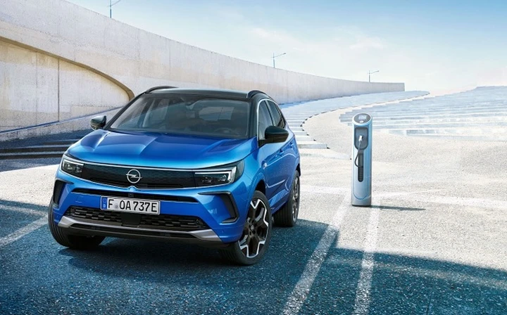 Opel Grandland 2022: prezzi, allestimenti, autonomia