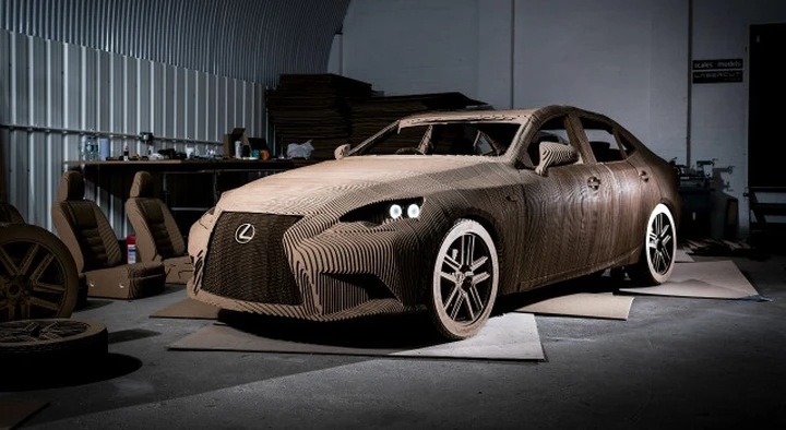Lexus IS diventa di cartone grazie alla Origami Car