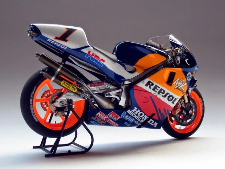 Honda NSR 500: rinasce la moto di Mick Doohan in formato 1:12