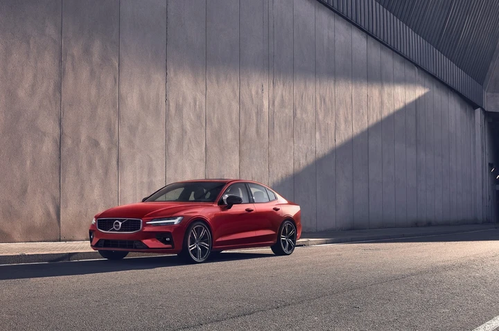 Volvo S60 2019: immagini ufficiali