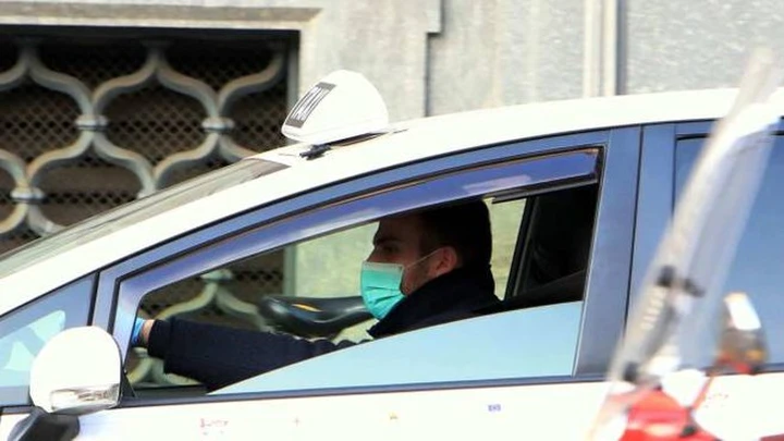 Mascherina in auto: sì o no, consigli e suggerimenti