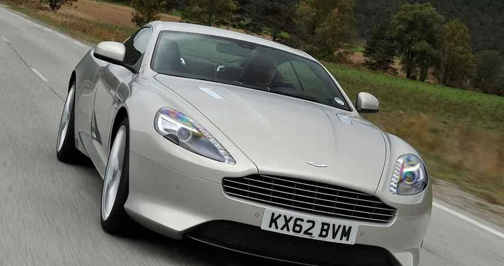 Aston Martin DB9 2013: intramontabile icona british