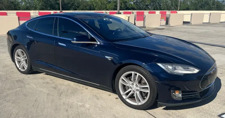 Tesla Model S del 2013, l'affare è averla presa al 10% del prezzo originale