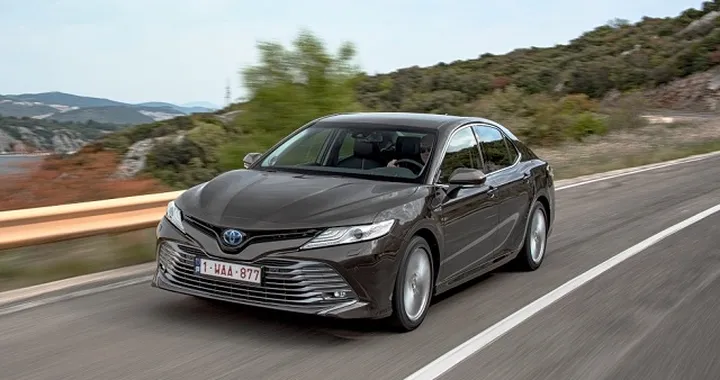 Toyota Camry Hybrid: ecco la versione europea