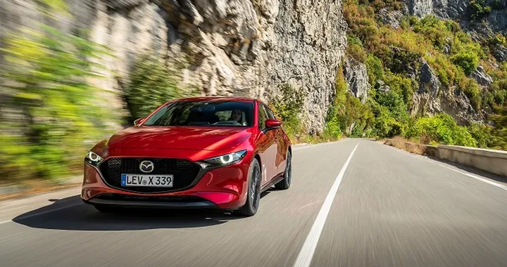 Mazda3: debutta la nuova versione ibrida 150 CV