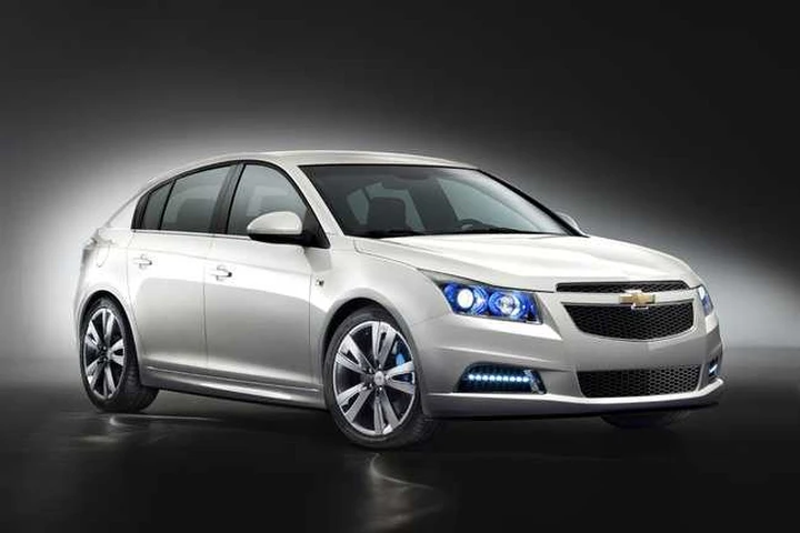 Chevrolet Cruze: la due volumi a Parigi
