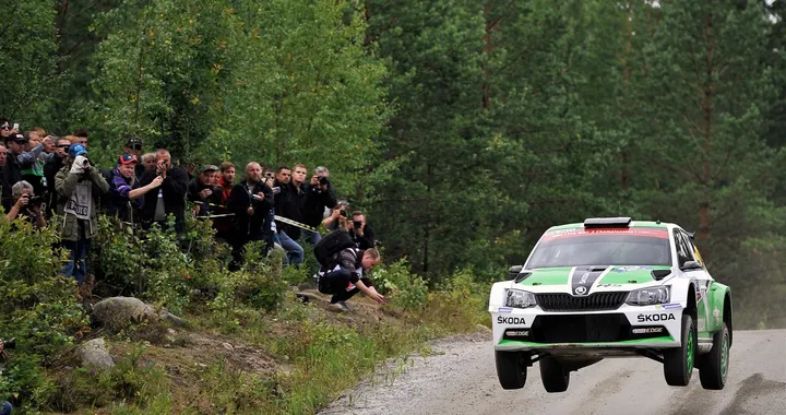 In Finlandia, la WRC2 è dominata dalla Skoda
