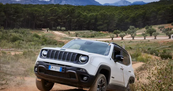Jeep domina ancora una volta il segmento PHEV in Italia