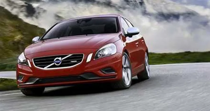 Volvo: a New York le nuove S60 e XC60 R-Design