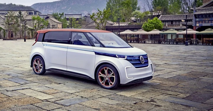 Volkswagen prepara un minivan elettrico più economico per il 2027