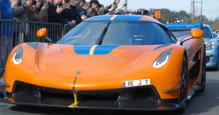 Porsche 911 GT3 tampona una Koenigsegg Jesko da 3 milioni