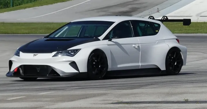 Cupra e-Racer: primi test in pista della berlina Turismo 100% elettrica