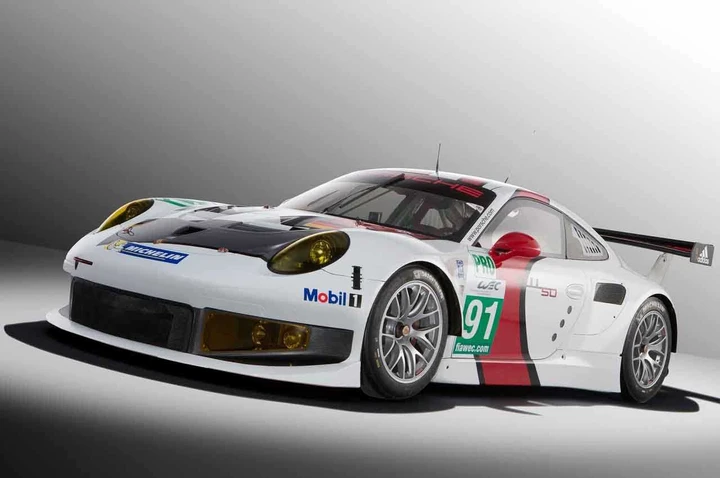 Porsche 911 RSR 2013, la sportiva va di corsa