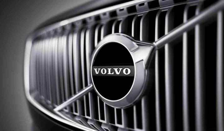 Volvo S90:  l’erede della S80 debutta nel 2015