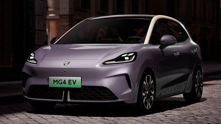MG4 EV 2025: hatchback elettrica con stile aggressivo e prestazioni pensate per la città