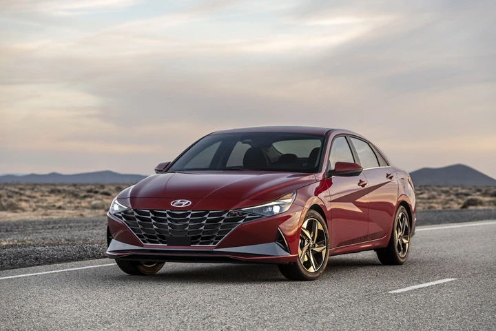 Hyundai Elantra 2021: immagini ufficiali
