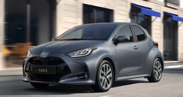 Nuova Toyota Yaris Icon: cerchi da 17”, interni e motori hybrid