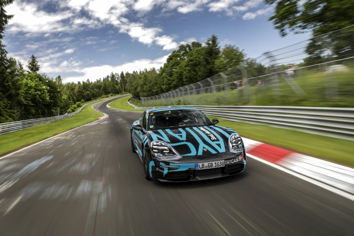 Porsche Taycan: elettrica da record al Nürburgring Nordschleife