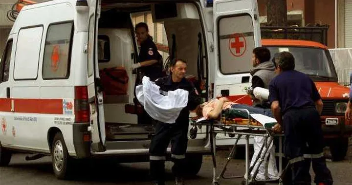 Incredibile, 2 giorni bloccato in auto: è salvo
