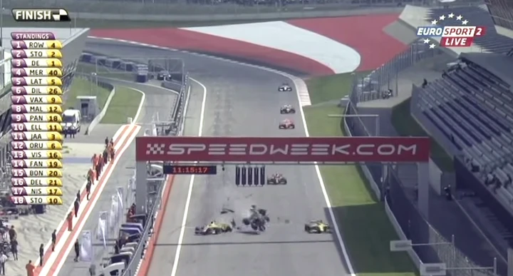 WSR, si ferma al traguardo e viene travolto