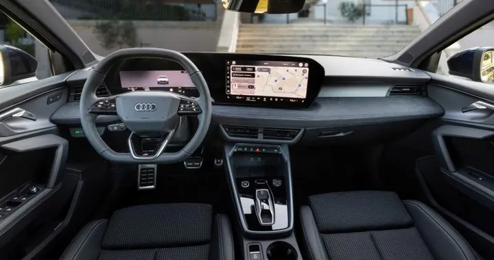Audi A3 2026, interni rivoluzionati e prezzo da 32.600 euro