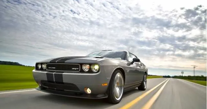 Dodge Charger e Challenger SRT8 2012