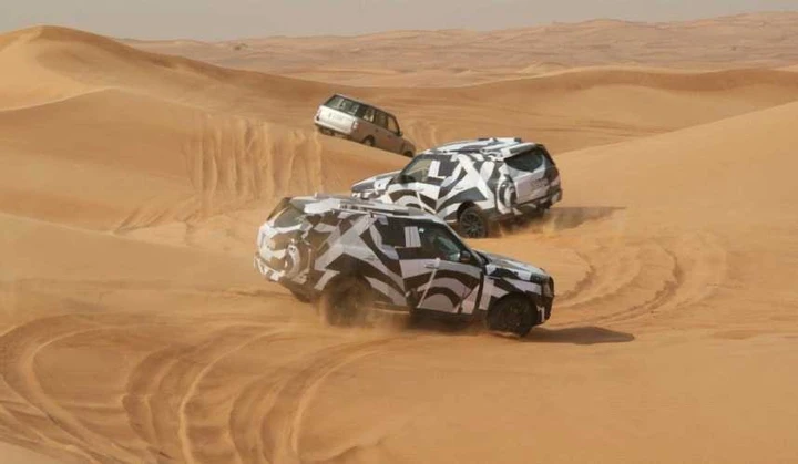 Range Rover Sport 2013: foto spia nel deserto