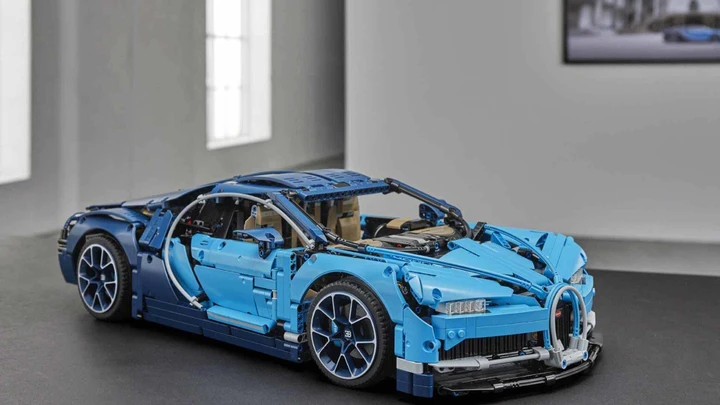 Una Bugatti Chiron realizzata con mattoncini Lego
