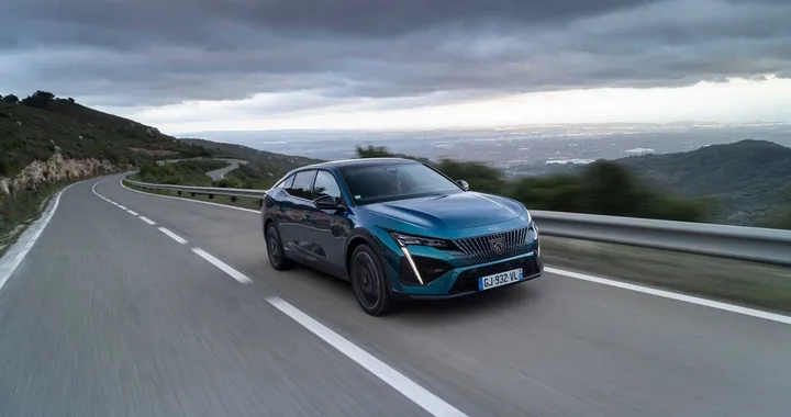 Peugeot 408: tutti i segreti del crossover del Leone