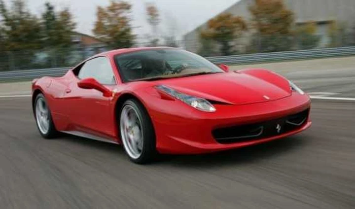 Altro che rapimento! Gira in Ferrari a 14 anni
