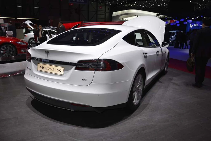 Stand Tesla al Salone di Ginevra 2015