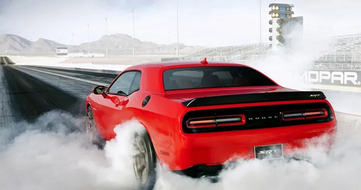 Dodge Challenger SRT Hellcat: muscle car da 707 CV
