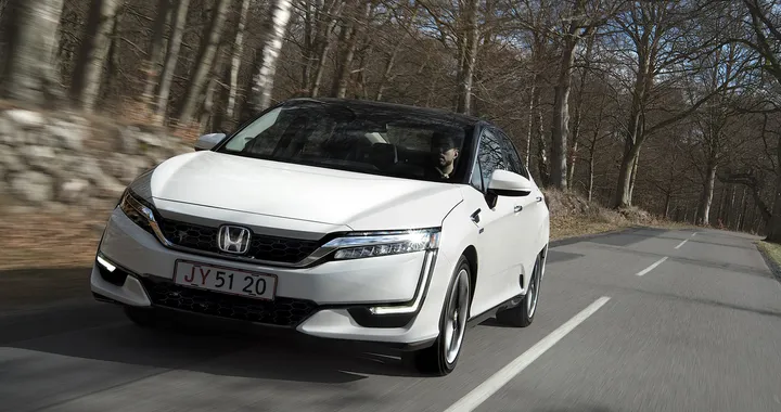 Honda Clarity Fuel Cell: primo contatto con la tecnologica auto ad idrogeno