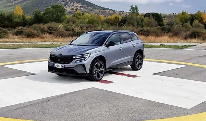 Renault Austral: prezzo, motori, prova