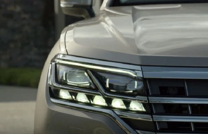 Volkswagen Touareg 2018: nuovi teaser prima del debutto